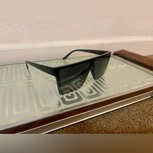 Stylish Black Oversized Sunglasses